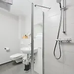 Adapt ホテル 3*