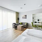Adapt Hotel 3*